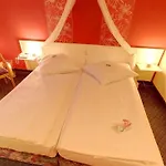 Hotel Jembo Park 3*