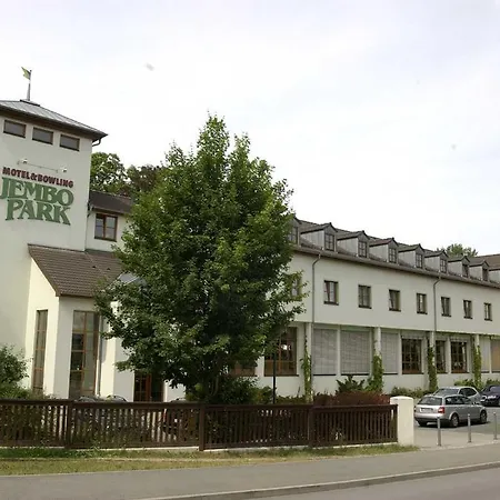 Hotel Jembo Park 3*